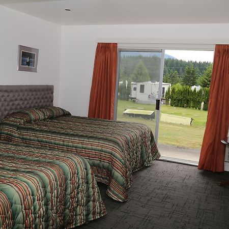 Timberlodge Rv & Campground Порт Алберни Екстериор снимка