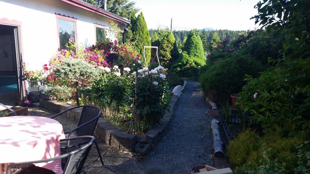 Timberlodge Rv & Campground Порт Алберни Екстериор снимка