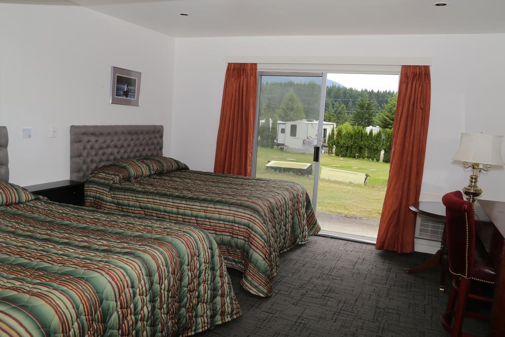 Timberlodge Rv & Campground Порт Алберни Екстериор снимка